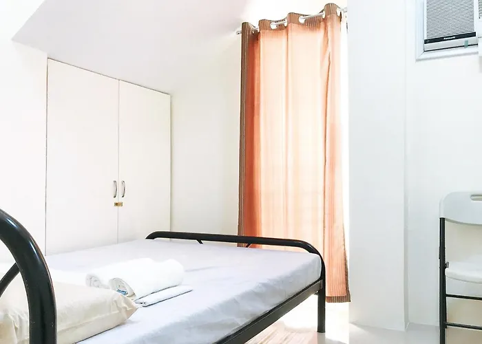 Hotel L And V *